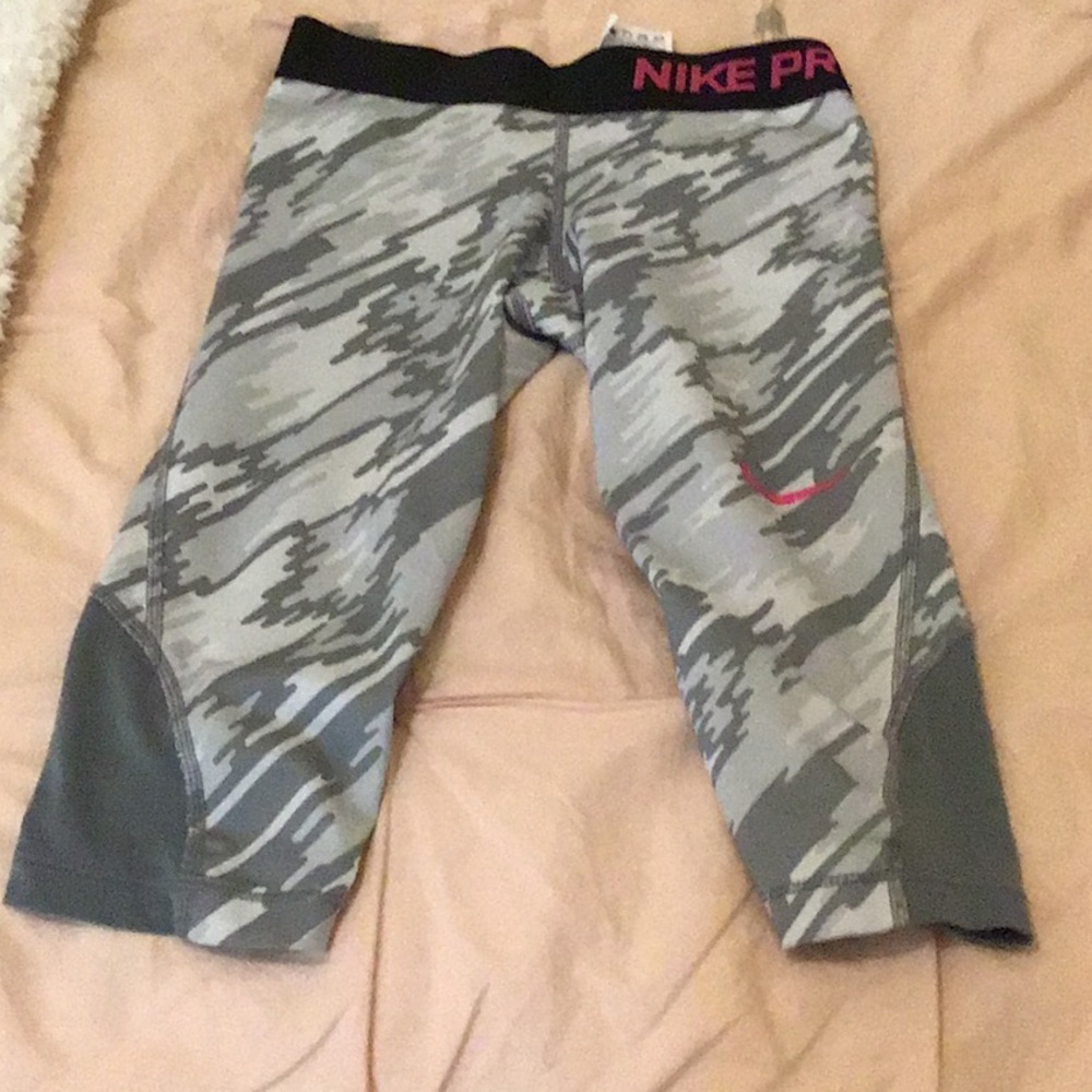 Nike pro capris